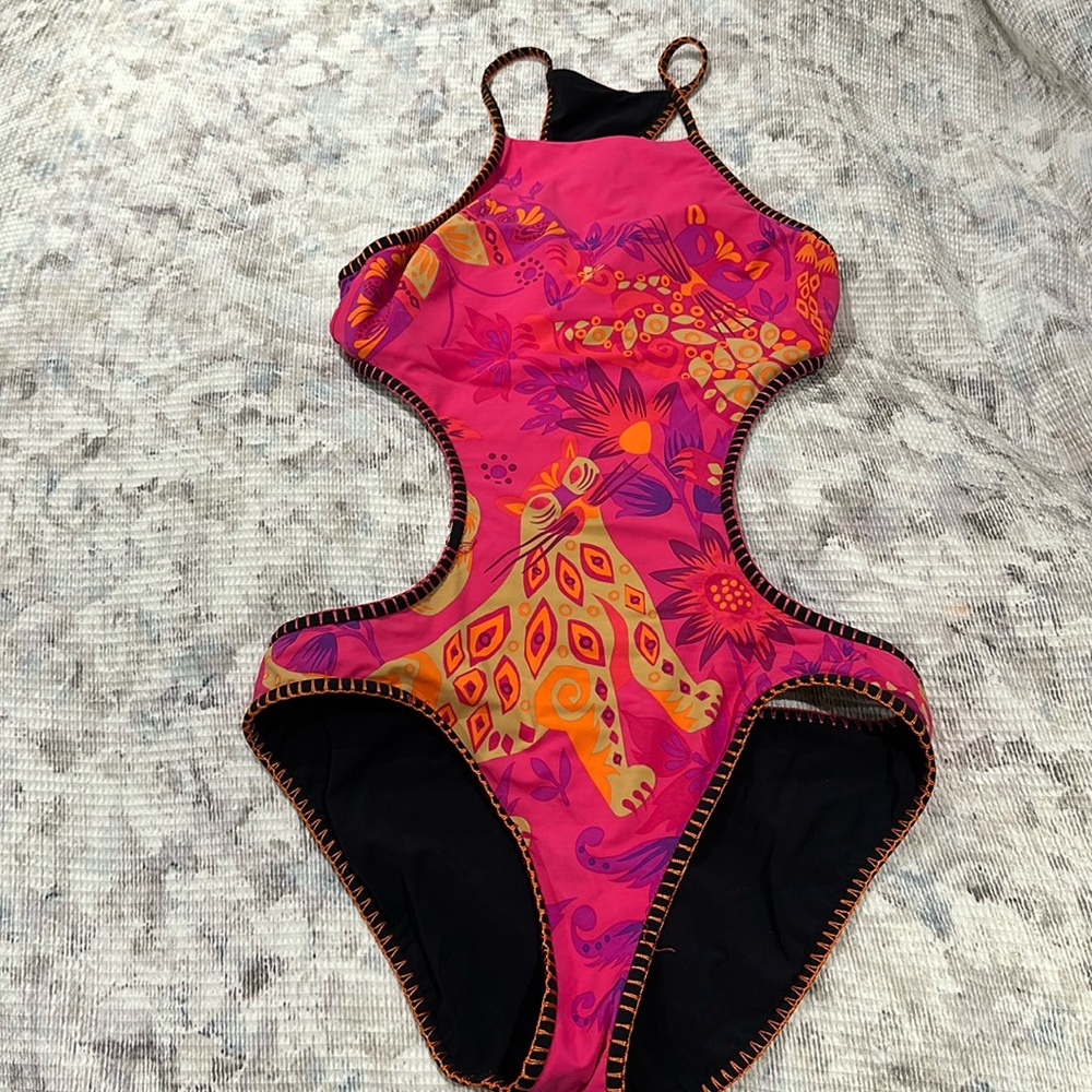 Sexy Cut-Out One Piece Bikini Style Bathing Suit Sz 10 Nanette Lepore Like New